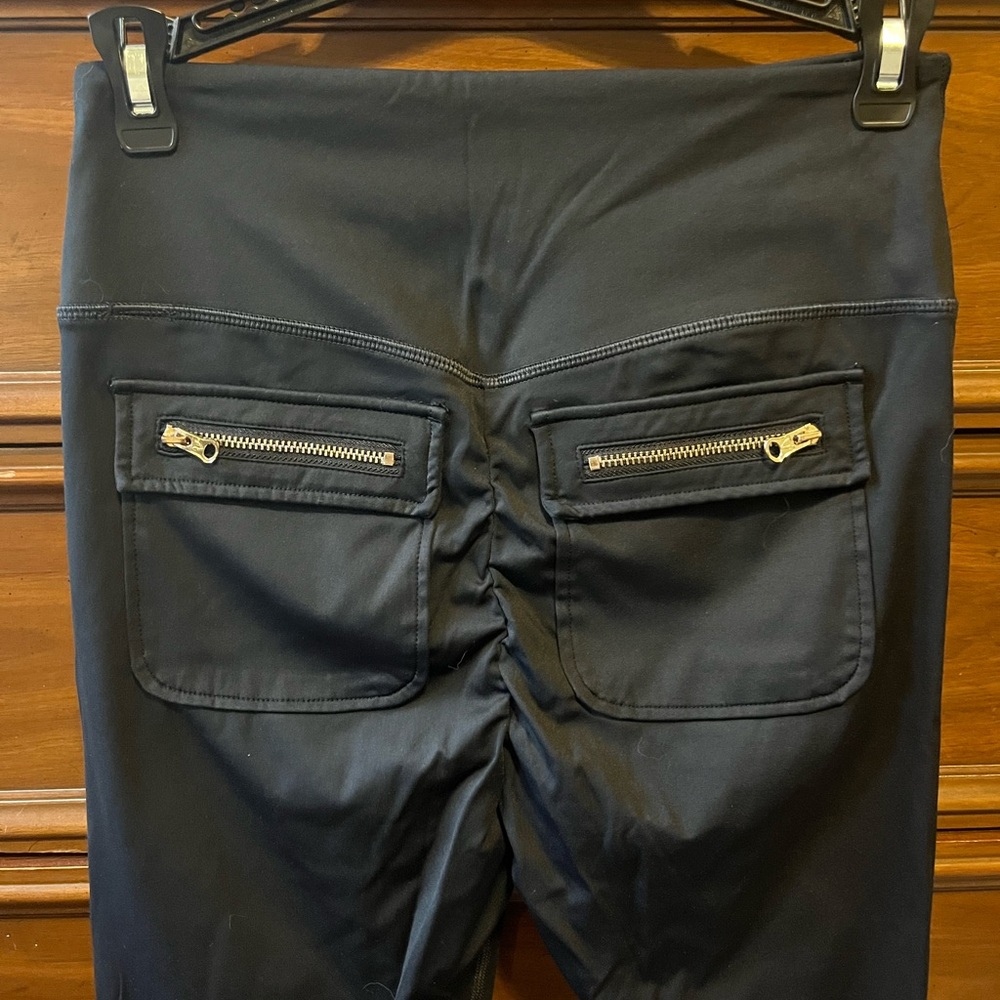 FirmAbs Zipper Pocket Leggings